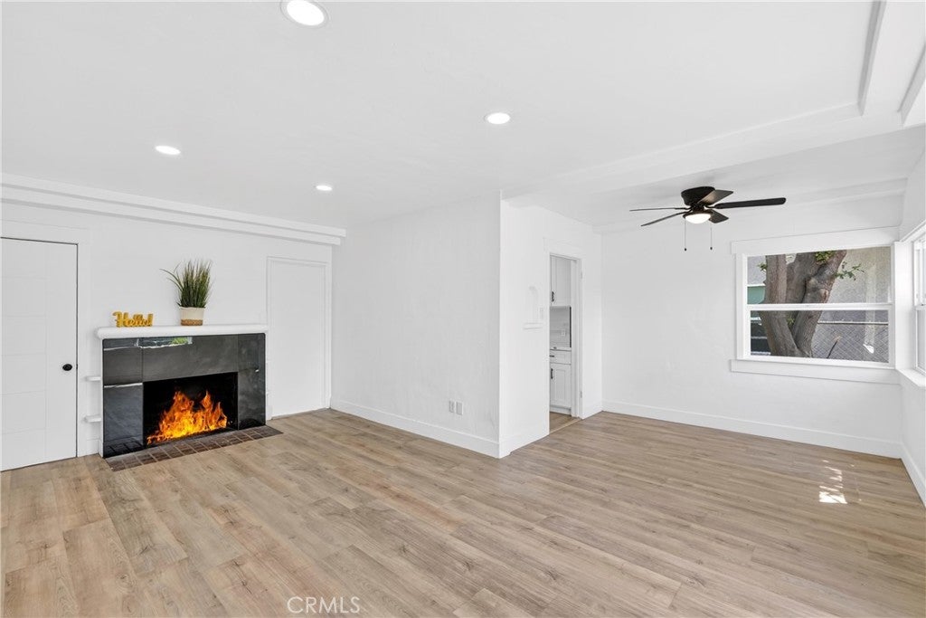 1673 N Mountain View