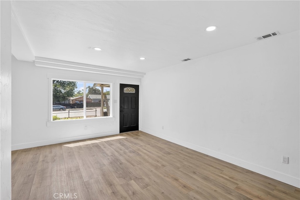 1673 N Mountain View