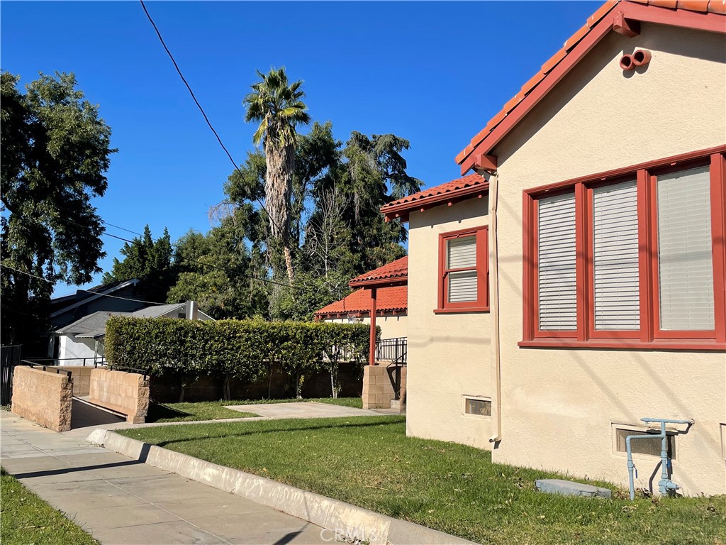 9345 Magnolia Ave
