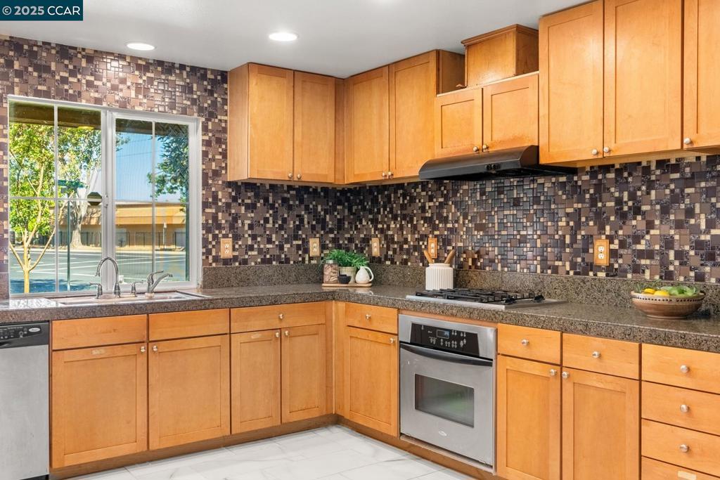 LOS MEDANOS - Residential