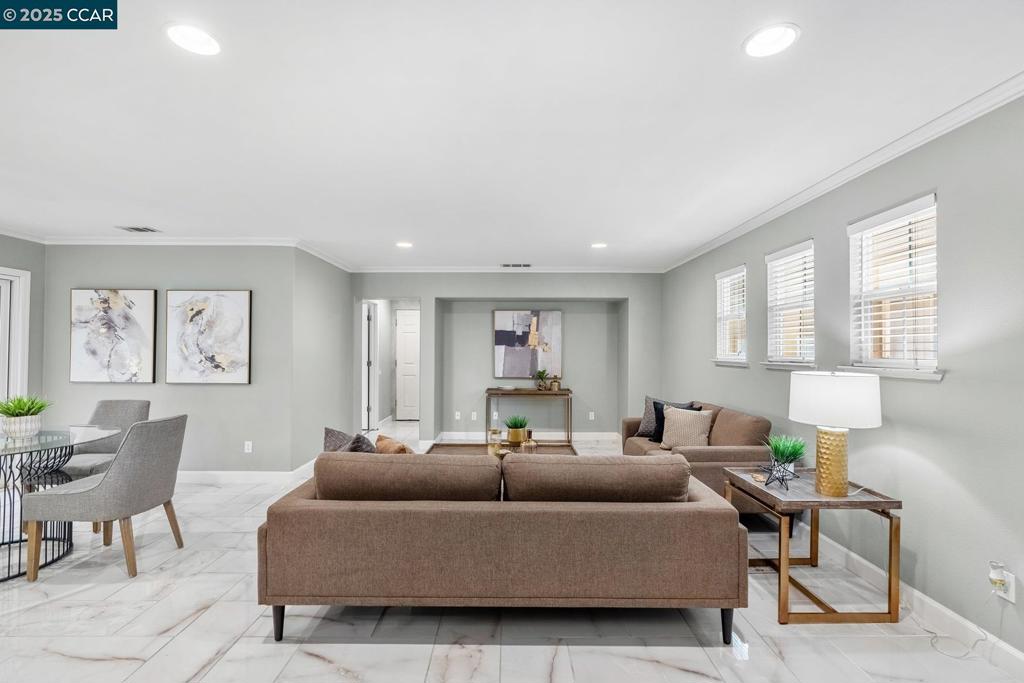 LOS MEDANOS - Residential