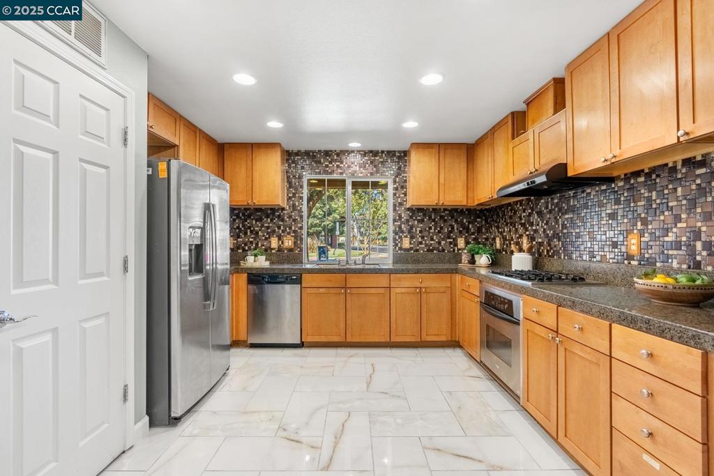 LOS MEDANOS - Residential