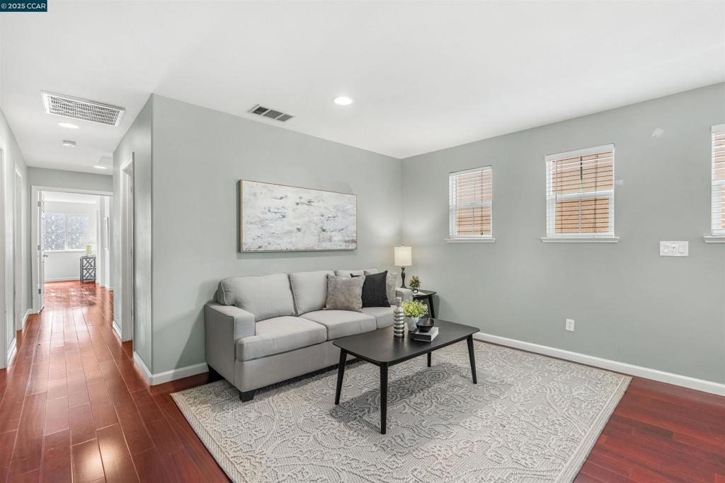 LOS MEDANOS - Residential