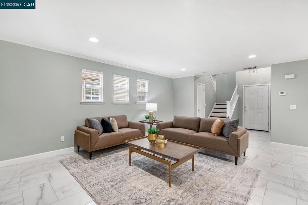LOS MEDANOS - Residential