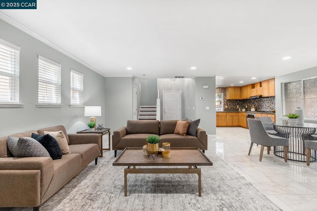 LOS MEDANOS - Residential
