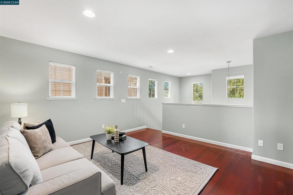 LOS MEDANOS - Residential