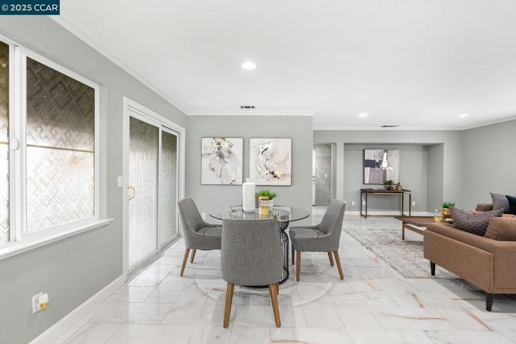LOS MEDANOS - Residential