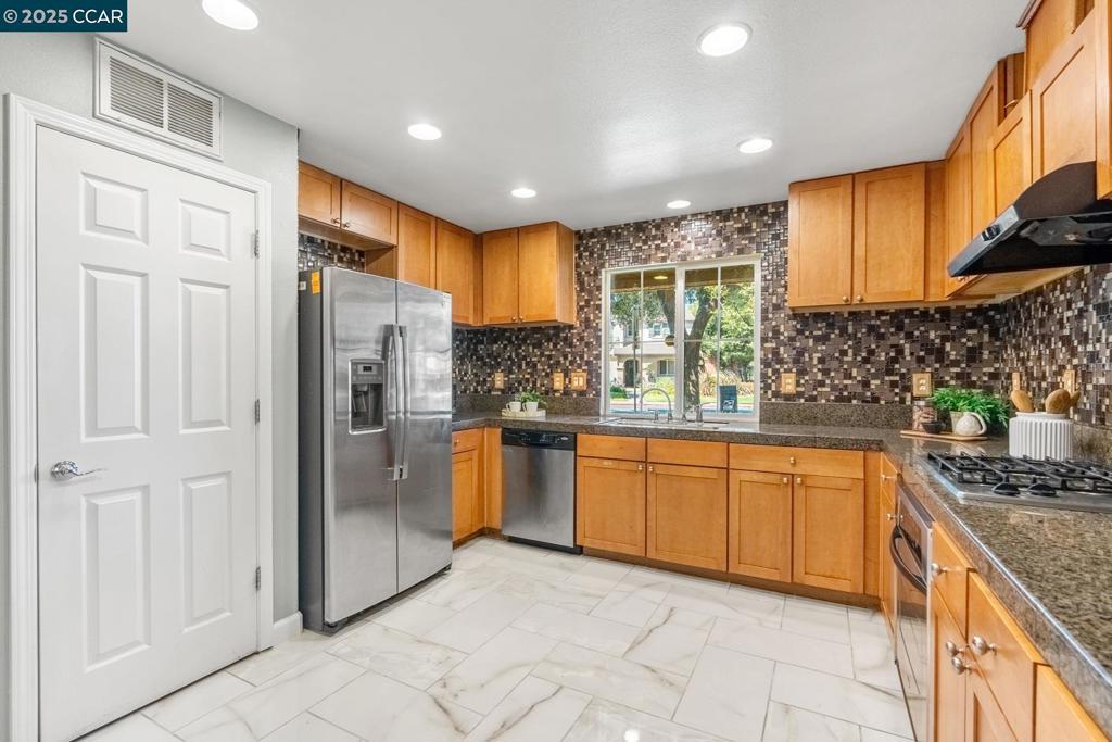 LOS MEDANOS - Residential