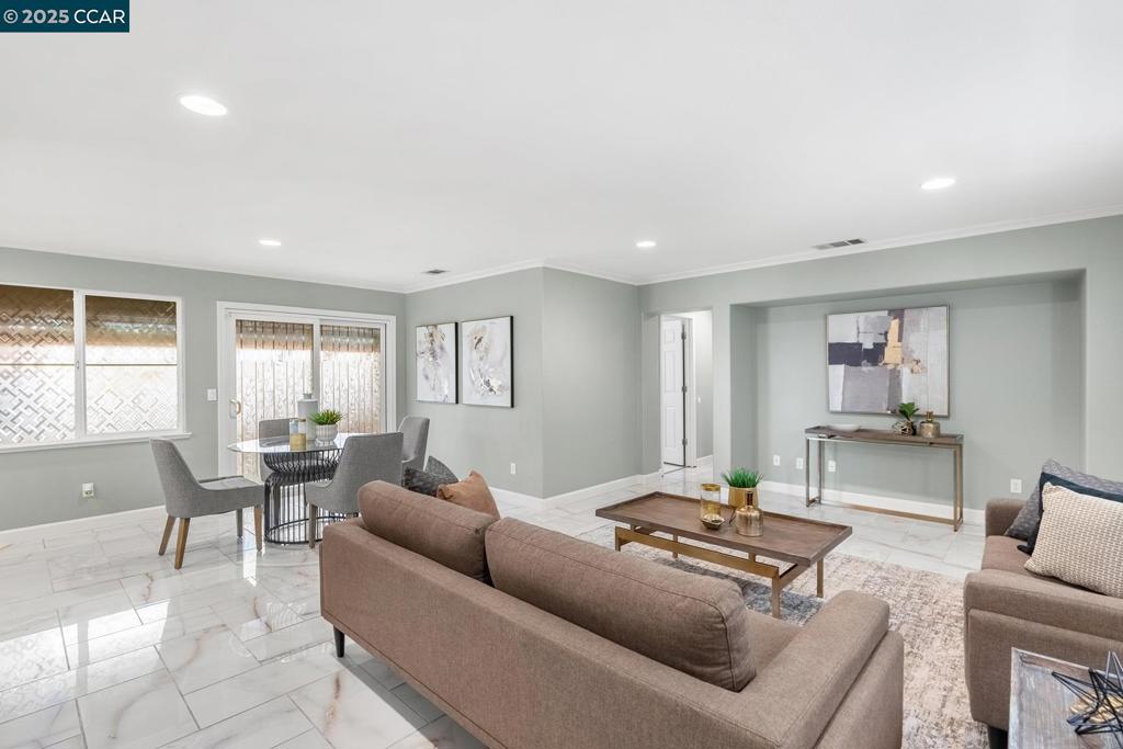 LOS MEDANOS - Residential