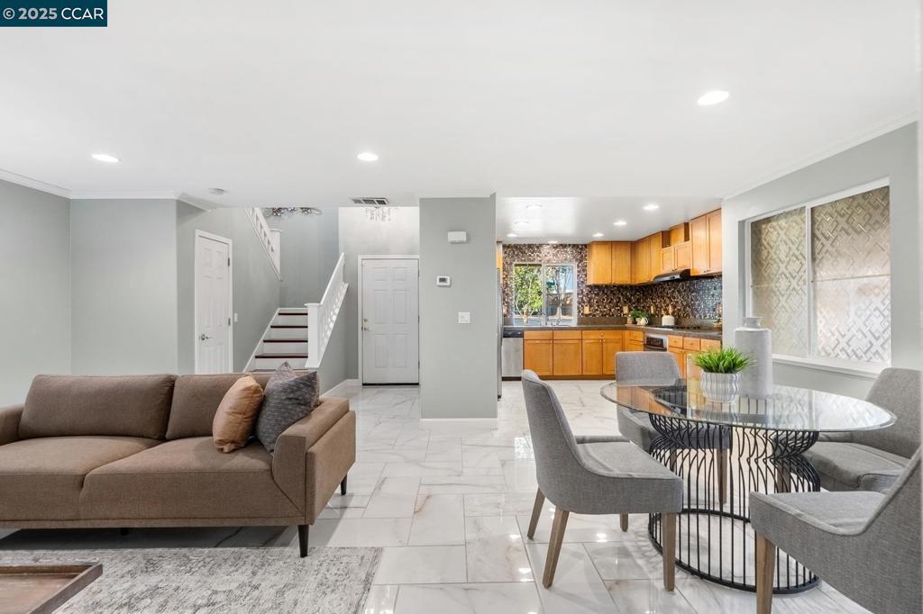 LOS MEDANOS - Residential