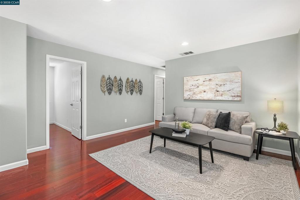 LOS MEDANOS - Residential