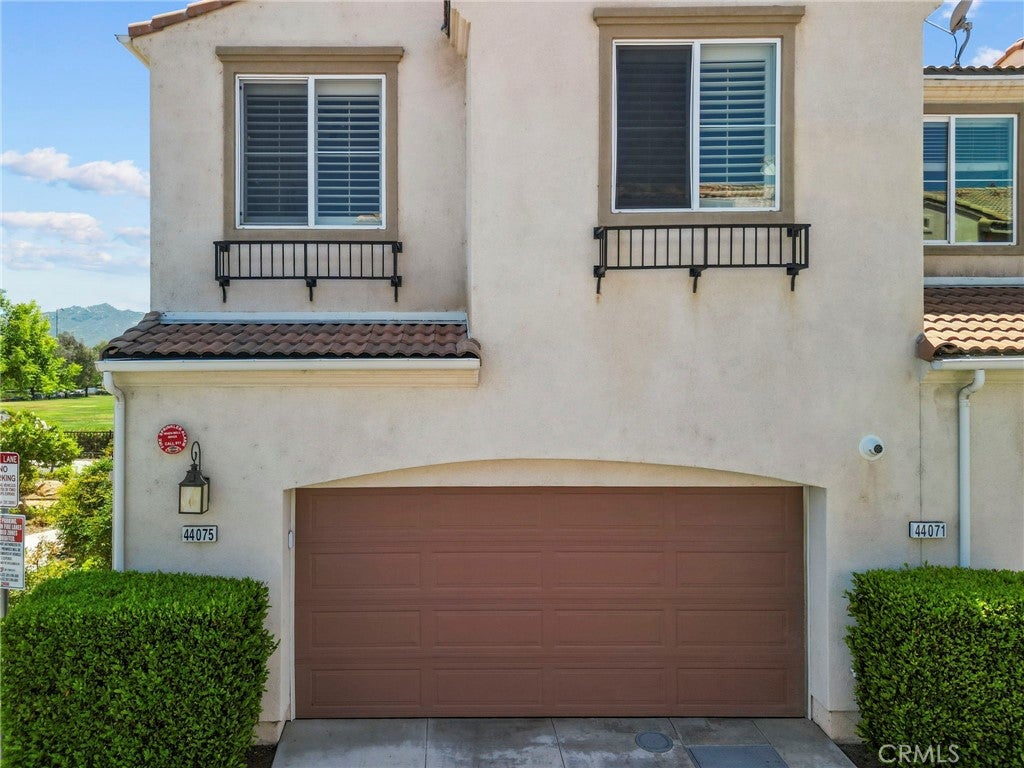 44075 Calle Luz