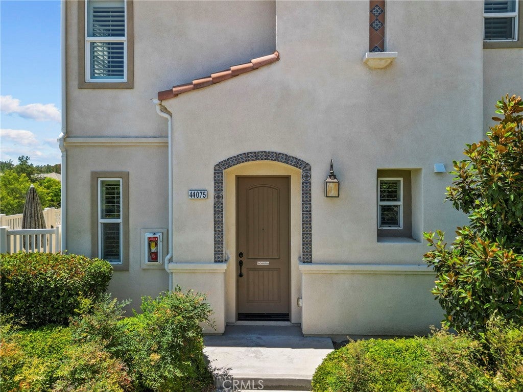 44075 Calle Luz