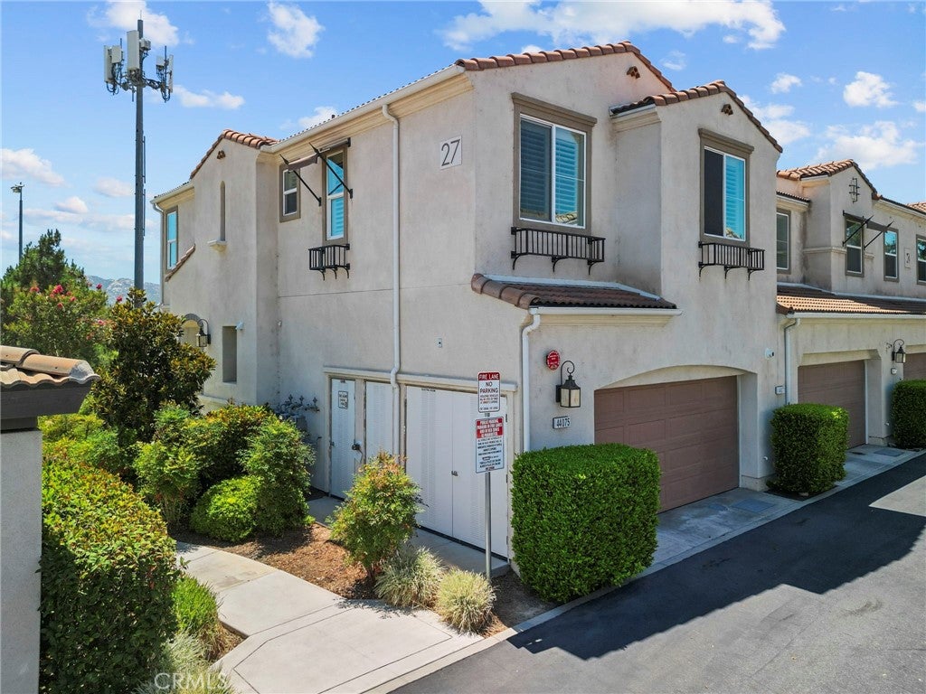 44075 Calle Luz