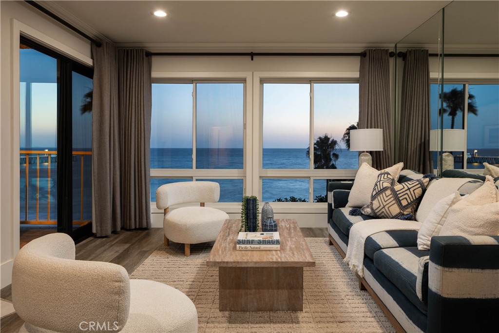 423 Avenida Granada 2