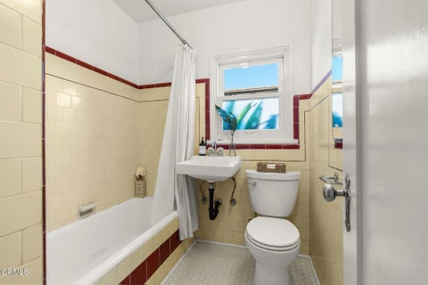 Tiny photo for 199 S Catalina Street, Ventura, CA 93001 (MLS # V1-38741)