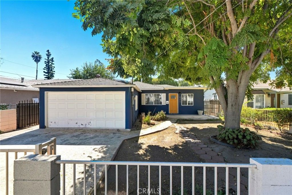 Photo of 18308 Gresham St, Northridge, CA 91325 (MLS # SR25237935)