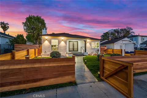 Photo of 5010 Sunnyslope Avenue, Sherman Oaks, CA 91423 (MLS # SR26003746)