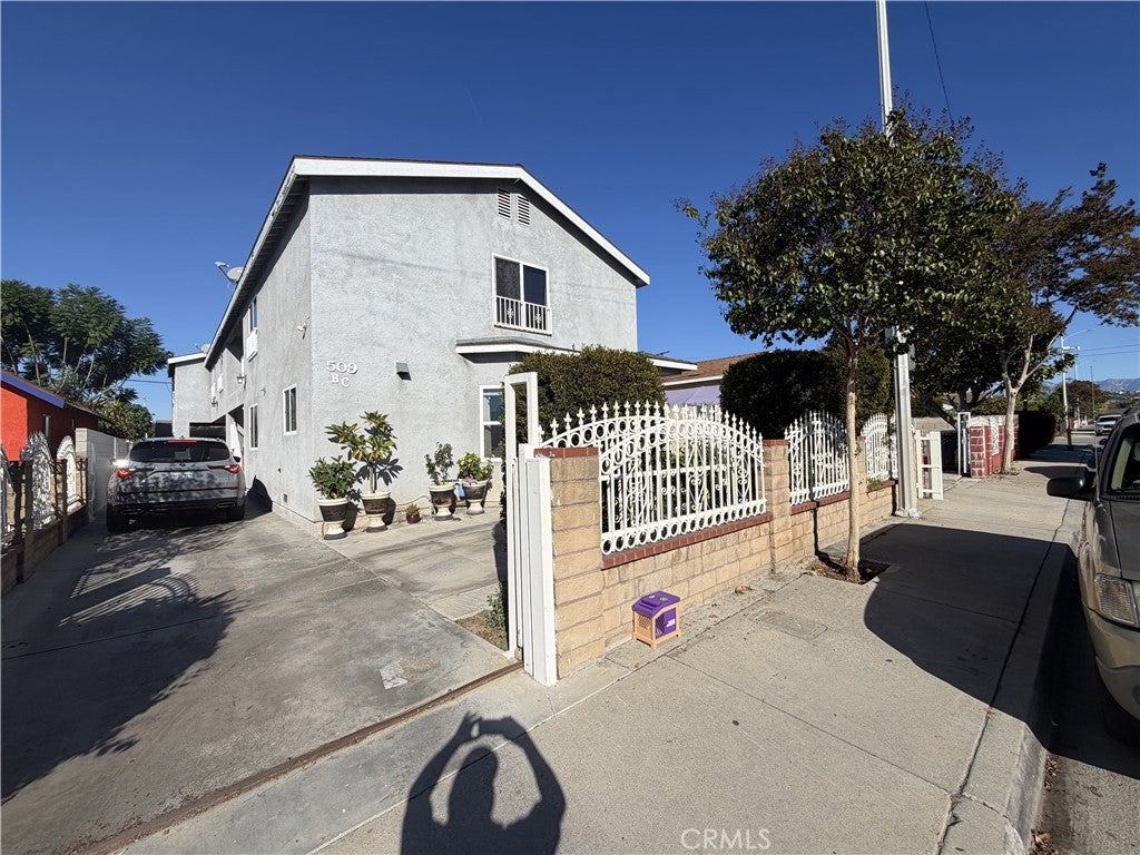 Properties 2 509 Belden Avenue