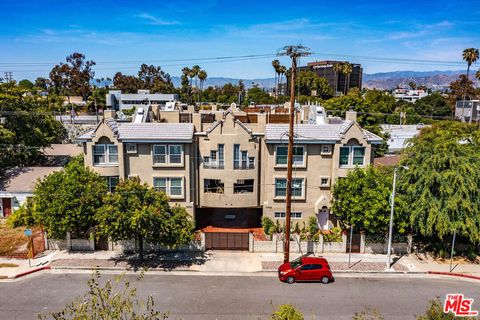 Photo of 10929 Landale Street #2, Toluca Lake, CA 91602 (MLS # 26847935)