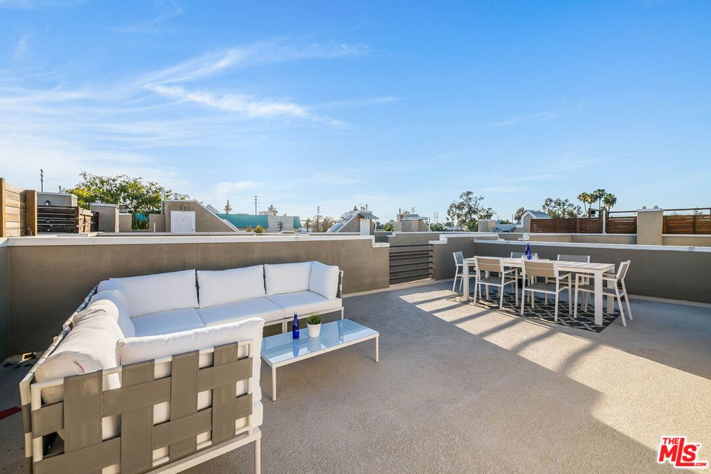 Photo of 10929 Landale Street #2, Toluca Lake, CA 91602 (MLS # 26847935)