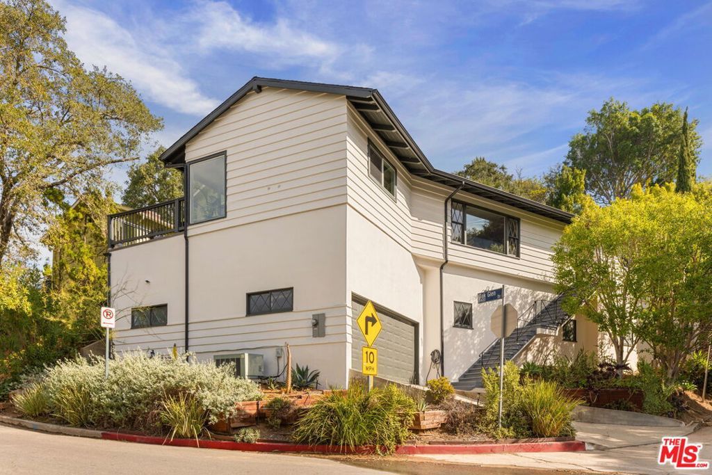 Photo of 3471 Oak Glen Drive, Los Angeles, CA 90068 (MLS # 25618351)