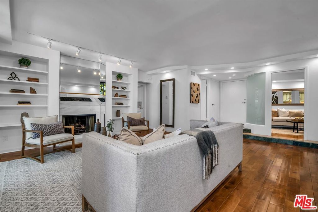 Photo of 11687 BELLAGIO Road #8, Los Angeles, CA 90049 (MLS # 22130043)