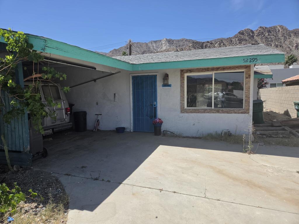 52295 Avenida Alvarado