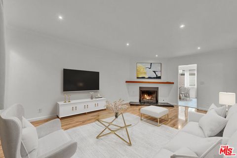 Photo of 15457 Moorpark Street #3, Sherman Oaks, CA 91403 (MLS # 26829123)