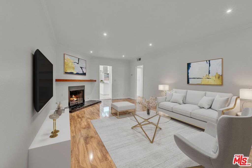 Photo of 15457 Moorpark Street #3, Sherman Oaks, CA 91403 (MLS # 26829123)