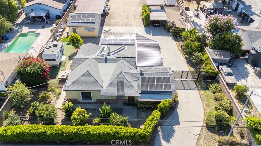 Calling All Buyers! Don’t miss this incredible opportunity, this property sits on a massive 33,035 sq ft of flat, usable land with endless potential! Whether you're looking to expand, build, or simply enjoy the space, this lot offers it all. The home features 3 bedrooms and 2 bathrooms, with numerous personalized upgrades throughout, updated Kitchen, some updated Flooring, large Livingroom, large Family room which both lead to the backyard—perfect for entertaining or relaxing or envisioning many upgrades and uses. You truly have to see it to appreciate all it has to offer. Centrally located near schools, shopping centers, restaurants, and more. A rare find in a prime location—schedule your showing today!