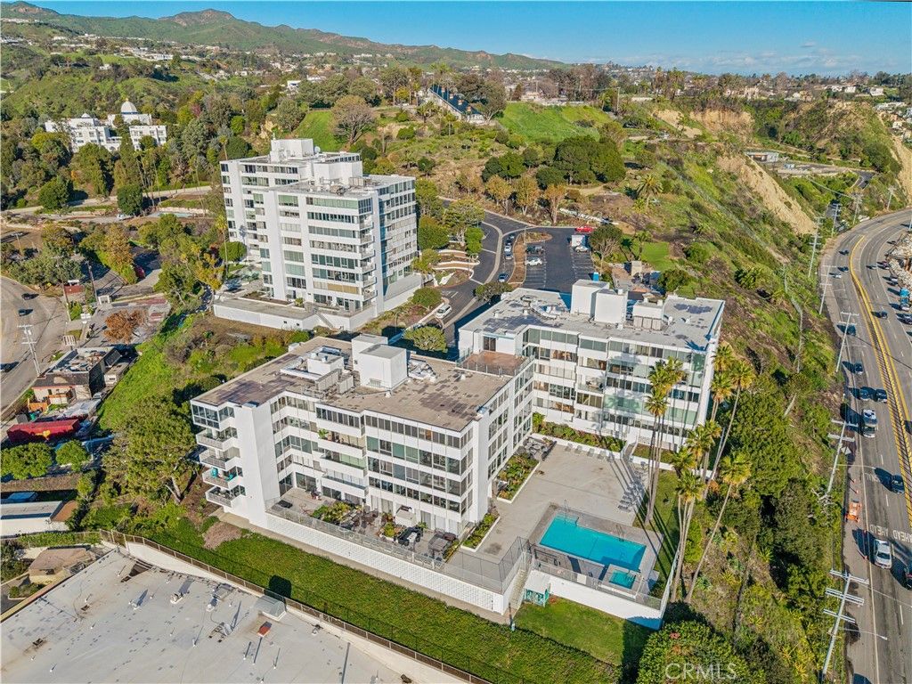 Photo of 17350 W Sunset Blvd, Pacific Palisades, CA 90272 (MLS # PW26056329)