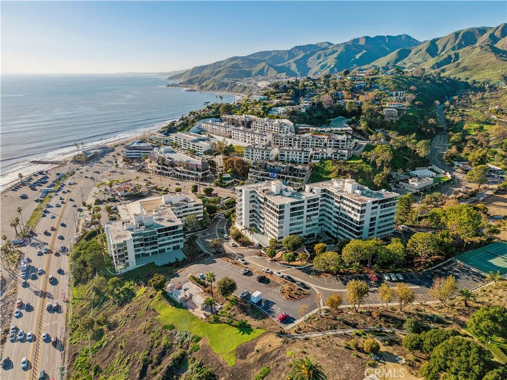 Photo of 17350 W Sunset Blvd, Pacific Palisades, CA 90272 (MLS # PW26056329)