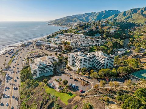 Photo of 17350 W Sunset Blvd, Pacific Palisades, CA 90272 (MLS # PW26056329)