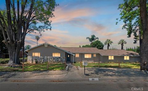 Photo of 2111 Elsinore Road, Riverside, CA 92506 (MLS # IV25164261) Photo of 2111 Elsinore Road, Riverside, CA 92506 (MLS # IV25164261)