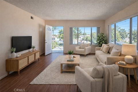 Photo of 802 Fischer St #B, Glendale, CA 91205 (MLS # SR26050426)