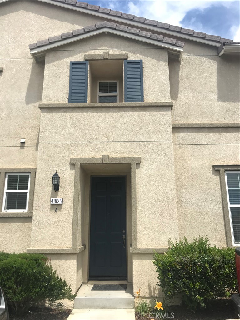 Beautiful Upgraded Townhouse For Lease! 3 bedrooms 2.5 bath and over 1600 sq.ft! This home features a great open floor plan! Downstairs offers a large family room with a fireplace and a ceiling fan, and a hall to the half bath! There is a large dining area with access to a gated yard. The kitchen has granite counter tops, upgraded appliances, a barn door to the pantry, and garage access! Upstairs there are 3 good sized bedrooms all with ceiling fans and an upstairs laundry room! This home was just painted and the carpets were professionally cleaned! All this located in the beautiful city of Murrieta! Walking distance to award winning schools, shopping, and parks! Ready for move in! Move in costs are $2700 first months rent and $2700 security deposit! Available now!