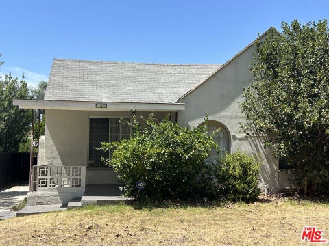 Photo of 915 S Hudson Avenue, Los Angeles, CA 90019 (MLS # 26993159)