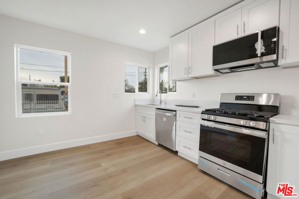 Photo of 529 W 90th Street, Los Angeles, CA 90044 (MLS # 26671307)