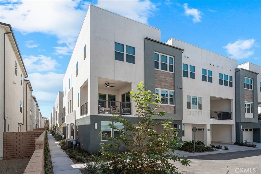 875 Walnut Terrace
