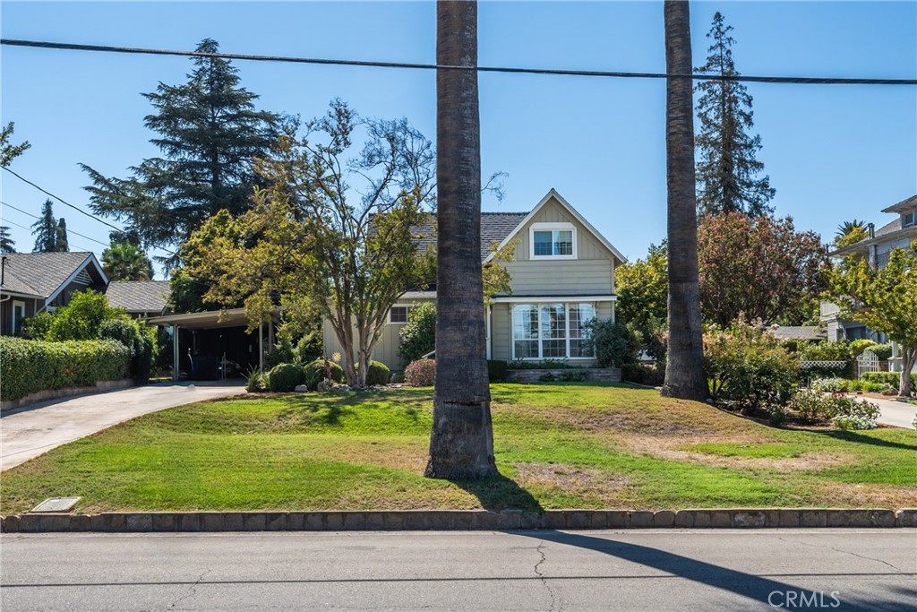 527 W Palm Avenue