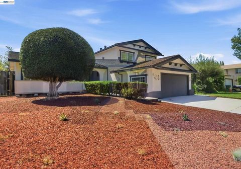 Photo of 402 Avenida Arboles, San Jose, CA 95123 (MLS # 41129570)
