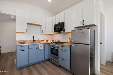 Tiny photo for 2848 Foothill Road, Santa Barbara, CA 93105 (MLS # V1-38919)