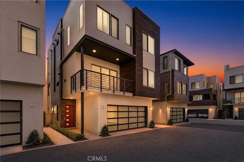 Photo of 25 Ebb Tide CIR, Newport Beach, CA 92663 (MLS # OC26132938)