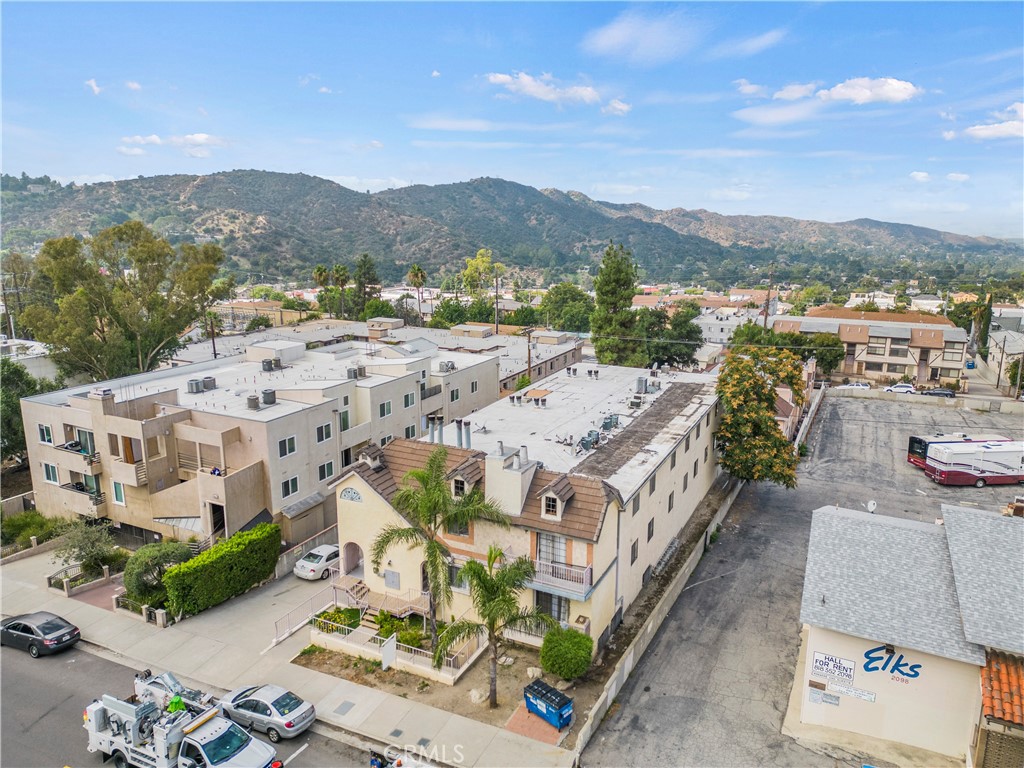 Properties 3 10129 Commerce Avenue