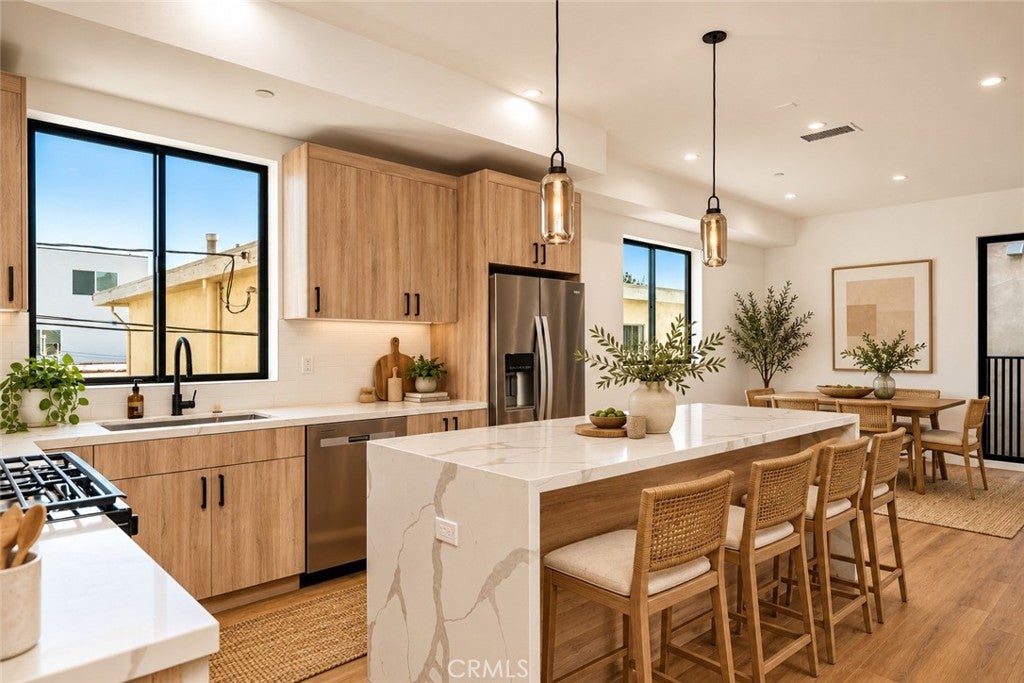 2204 Carmona
