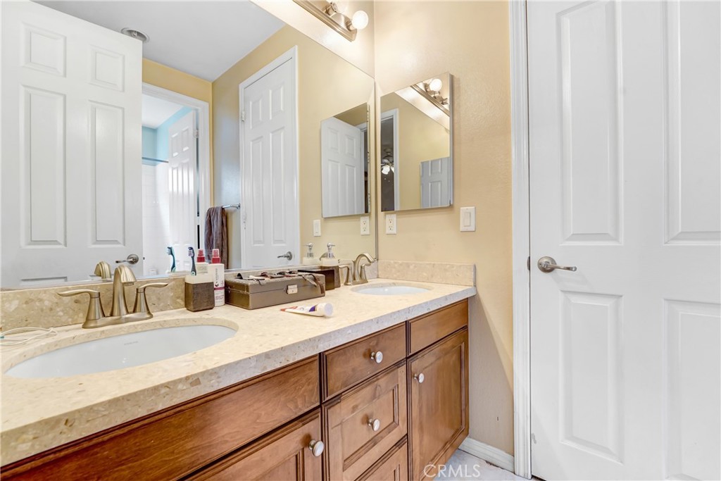 Custom Homes (VALN) (CVALN) - Residential Lease