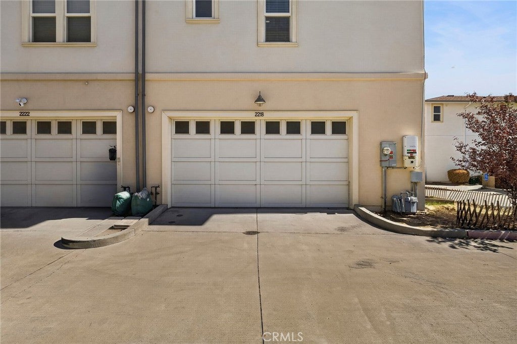 2218 Hutchinson