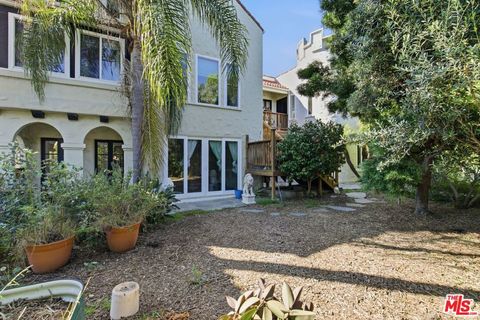 Photo of 1307 S Longwood Avenue, Los Angeles, CA 90019 (MLS # 26673085)