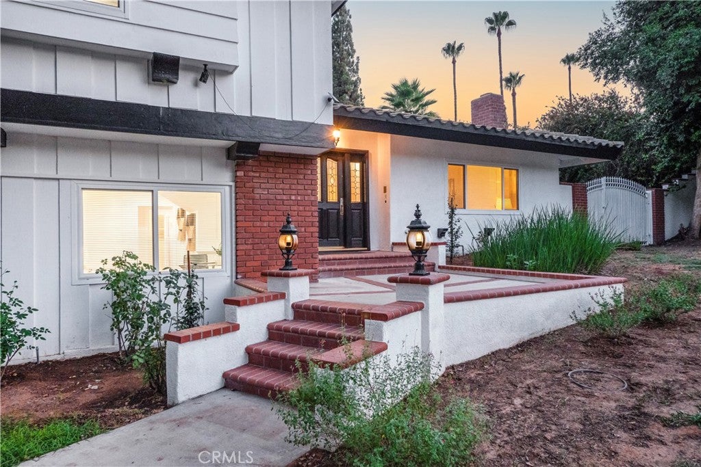 2350 Shadow Hill Drive